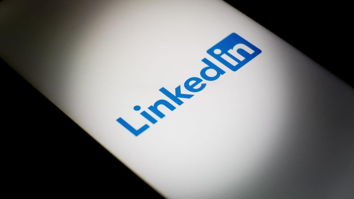LinkedIn outage reported globally, cause still unclear